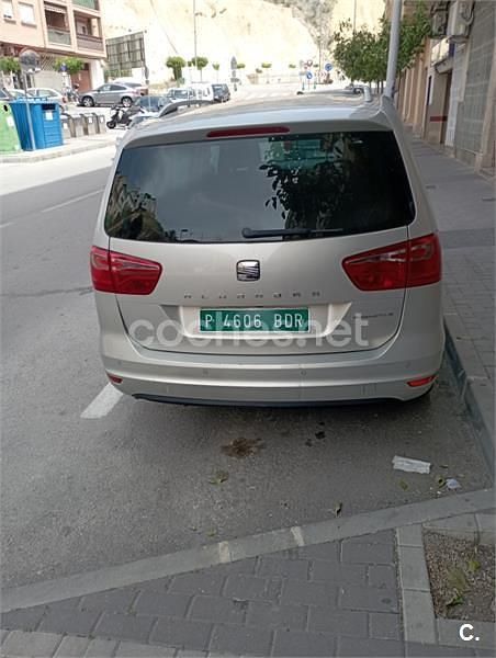 Usado Seat Alhambra Reference 140 CV (102 kW) 2013 Gris / plata Monovolumen