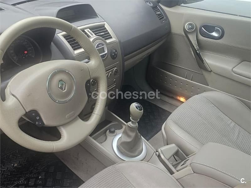 Usado Renault Mégane Cabriolet Extreme 130 CV (95 kW) 2008 Gris / plata Descapotable