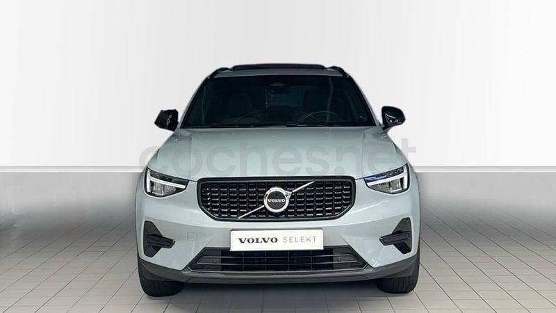 Usado Volvo XC40 Plus 163 CV (119 kW) 2024 Gris / plata SUV