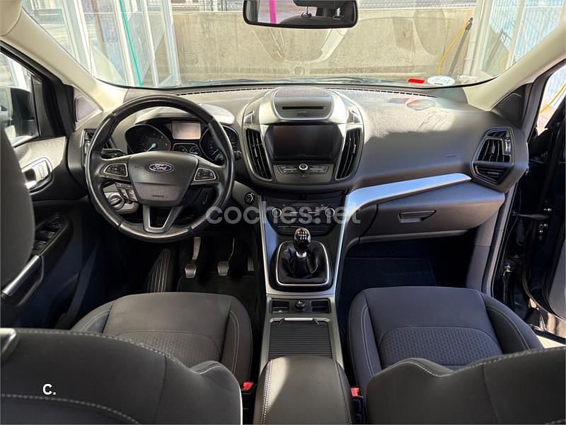 Usado Ford Kuga Business Edition 120 HP (88 kW) 2017 Preto SUV
