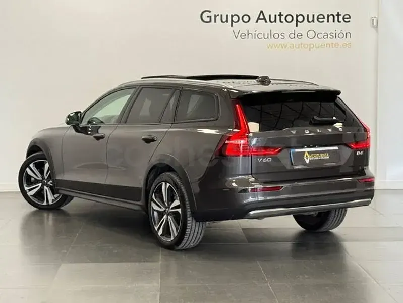 Usado Volvo V60 CC Ultimate 197 CV (144 kW) 2023 Gris / plata Familiar