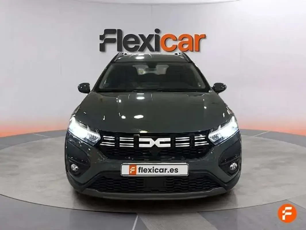 Usado Dacia Jogger Essentiel 101 CV (74 kW) 2023 Verde Monovolumen