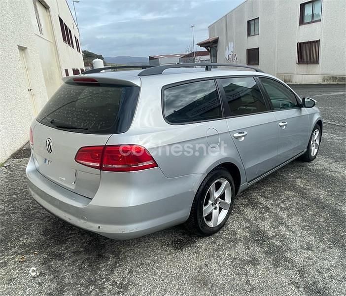 Usado VW Passat Edition 122 CV (89 kW) 2011 Gris / plata Familiar