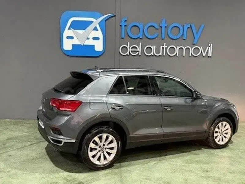 Usado VW T-Roc Advance 115 CV (84 kW) 2021 Gris / plata SUV