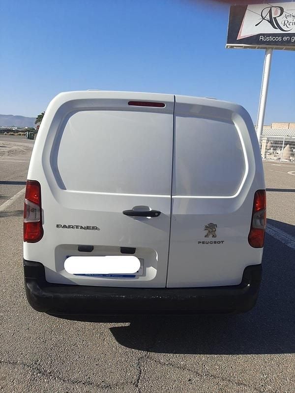 Usado Peugeot Partner 100 CV (73 kW) 2022 Blanco Monovolumen