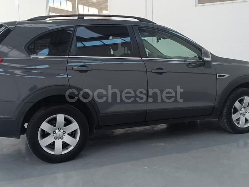 Usado Chevrolet Captiva LT 163 CV (119 kW) 2011 Gris / plata SUV