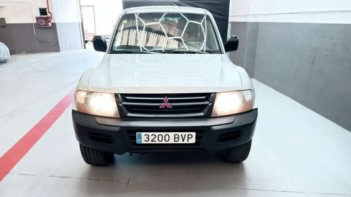 Usado Mitsubishi Montero 165 CV (121 kW) 2002 Gris SUV