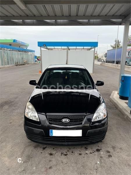 Negro Usado 2005 Kia Rio EX Berlina | 3600 € (Precio justo) - Imagen 1/4