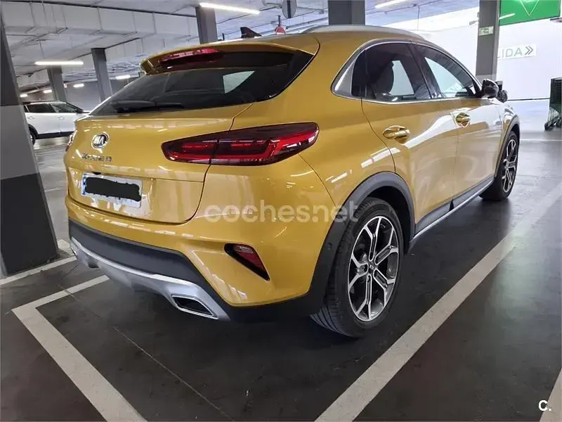 Usado Kia XCeed 140 CV (102 kW) 2019 Amarillo SUV