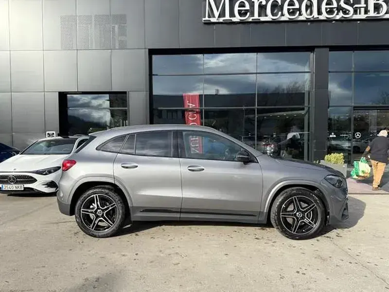 Nuevo Mercedes GLA200 163 CV (119 kW) 2026 Gris / plata SUV
