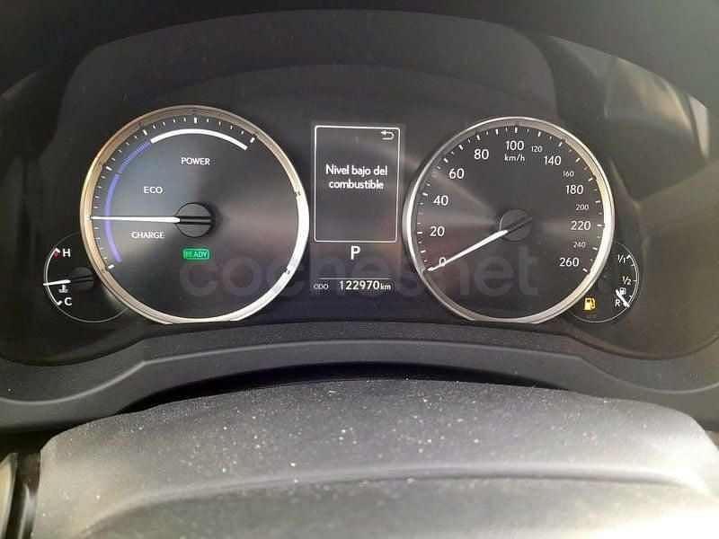 Usado Lexus IS300h Executive Line 223 CV (164 kW) 2021 Gris / plata Berlina