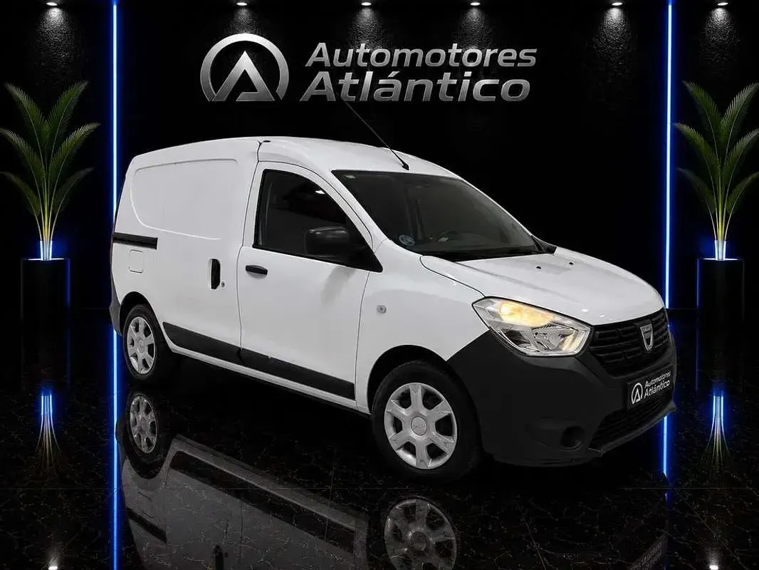 Usado Dacia Dokker Essentiel 102 CV (75 kW) 2018 Blanco Monovolumen