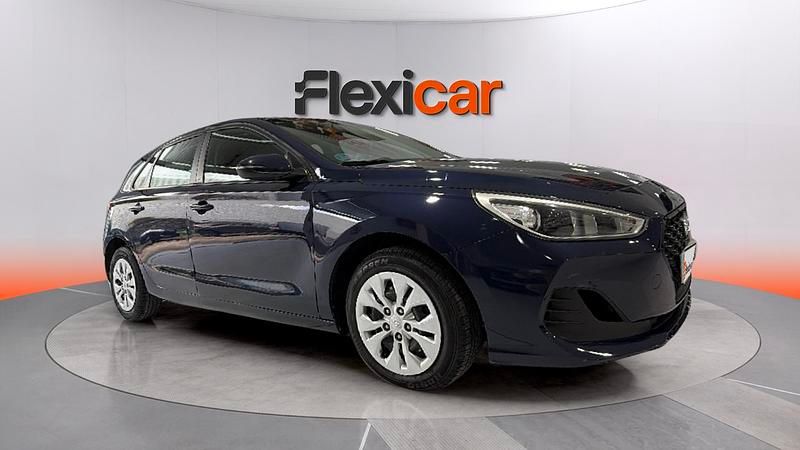 Usado Hyundai i30 120 CV (88 kW) 2019 Azul Berlina