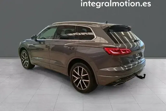 Usado VW Touareg R-line 231 CV (169 kW) 2021 Gris SUV