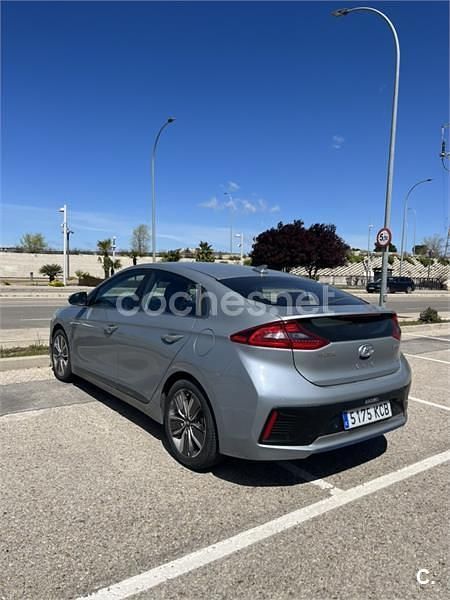 Usado Hyundai Ioniq 141 CV (103 kW) 2017 Gris / plata Utilitario