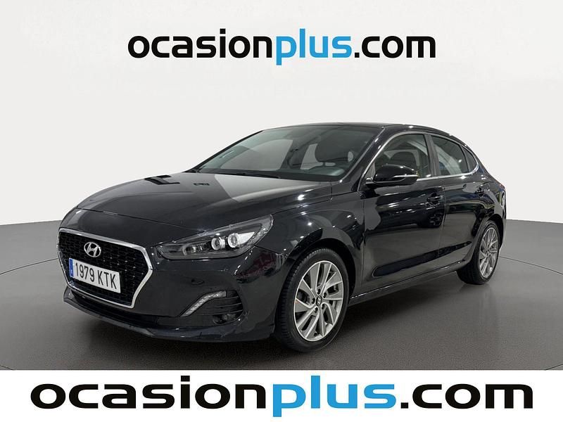 Usado Hyundai i30 120 CV (88 kW) 2019 Negro Berlina