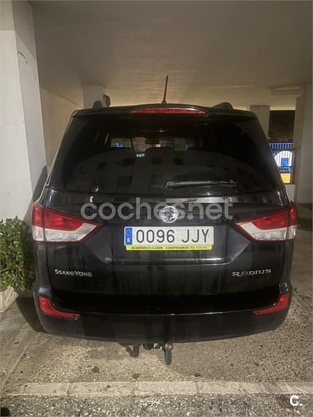 Usado Ssangyong (KGM) Rodius Limited 155 CV (114 kW) 2015 Negro Monovolumen