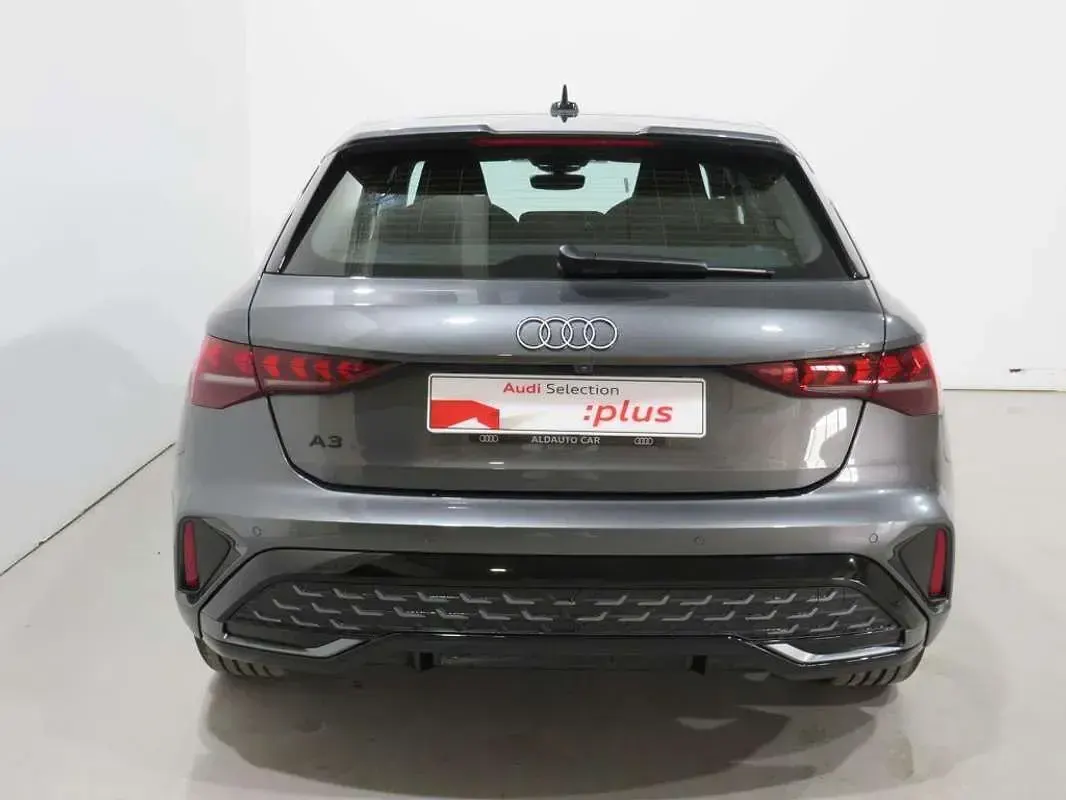 Usado Audi A3 Sportback e-tron S-Line 204 CV (150 kW) 2025 Gris Utilitario