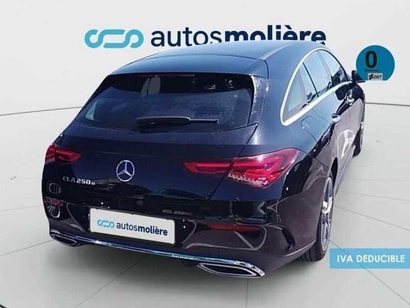 Usado Mercedes C220 218 CV (160 kW) 2023 Negro Familiar