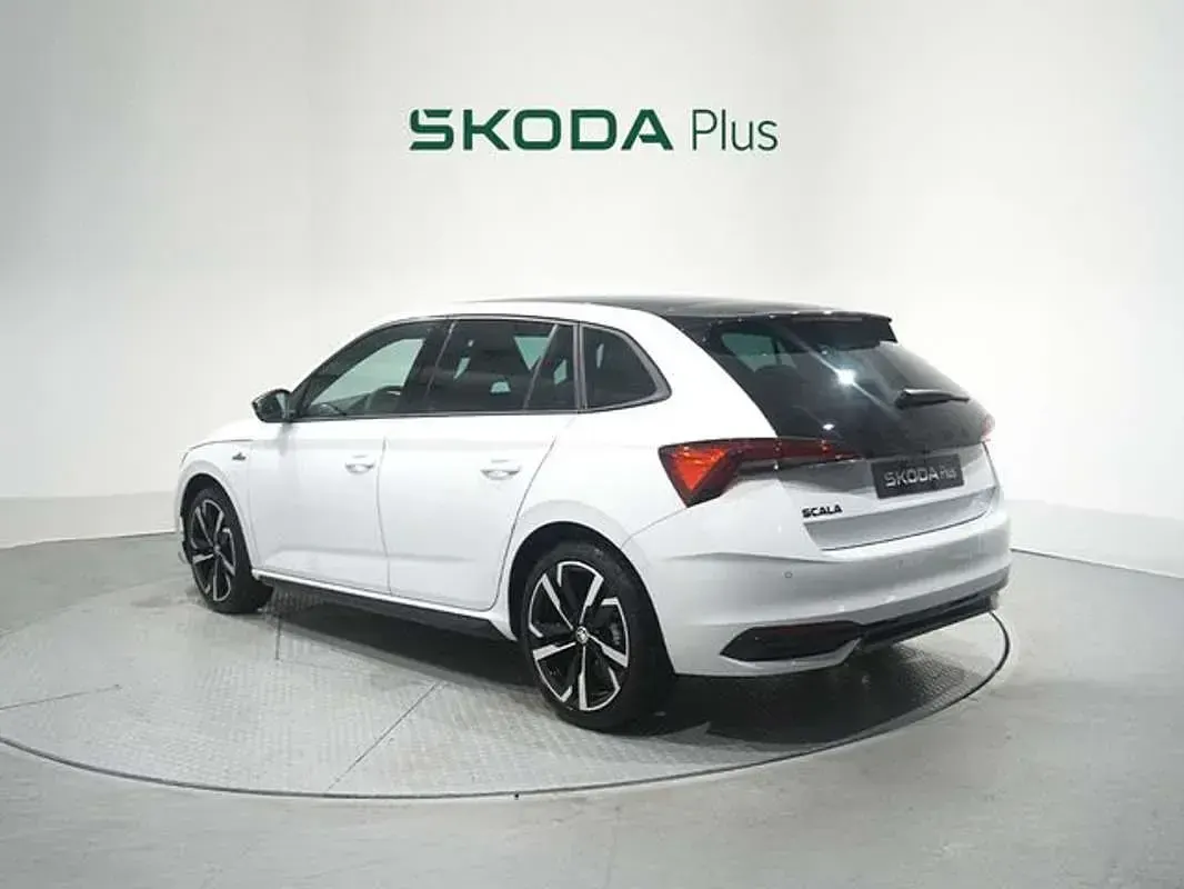 Usado Skoda Scala Monte Carlo 116 CV (85 kW) 2025 Blanco Utilitario