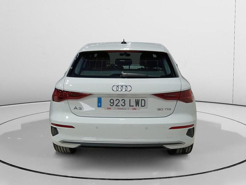 Usado Audi A3 Advanced 116 CV (85 kW) 2021 Plateado Utilitario