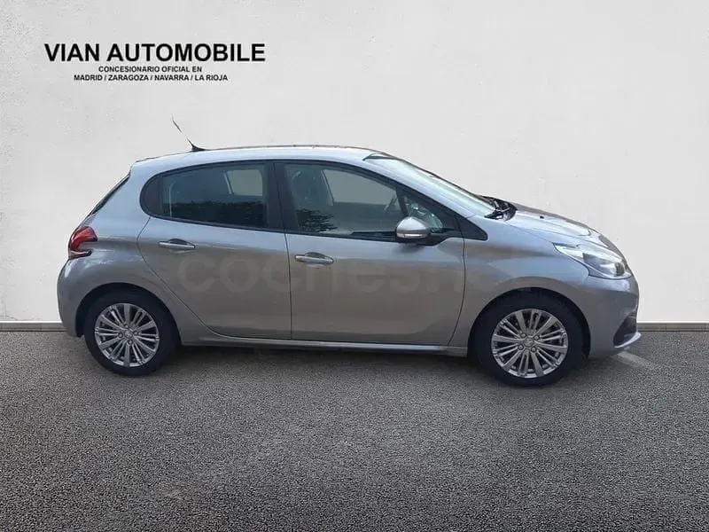 Usado Peugeot 208 Signature Sky 82 CV (60 kW) 2019 Blanco Utilitario