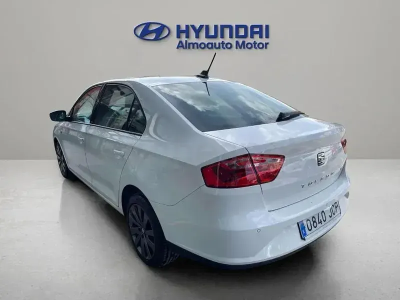 Usado Seat Toledo I-Tech 105 CV (77 kW) 2015 Blanco Utilitario