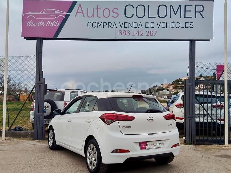 Usado Hyundai i20 90 CV (66 kW) 2015 Blanco Berlina