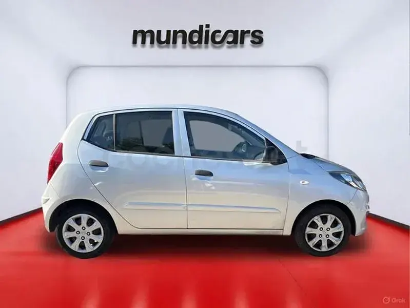 Usado Hyundai i10 Comfort 85 CV (62 kW) 2012 Gris / plata Utilitario