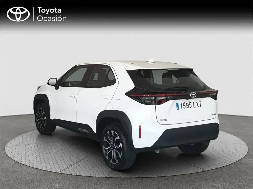 Usado Toyota Yaris Cross Active 116 CV (85 kW) 2022 Blanco SUV