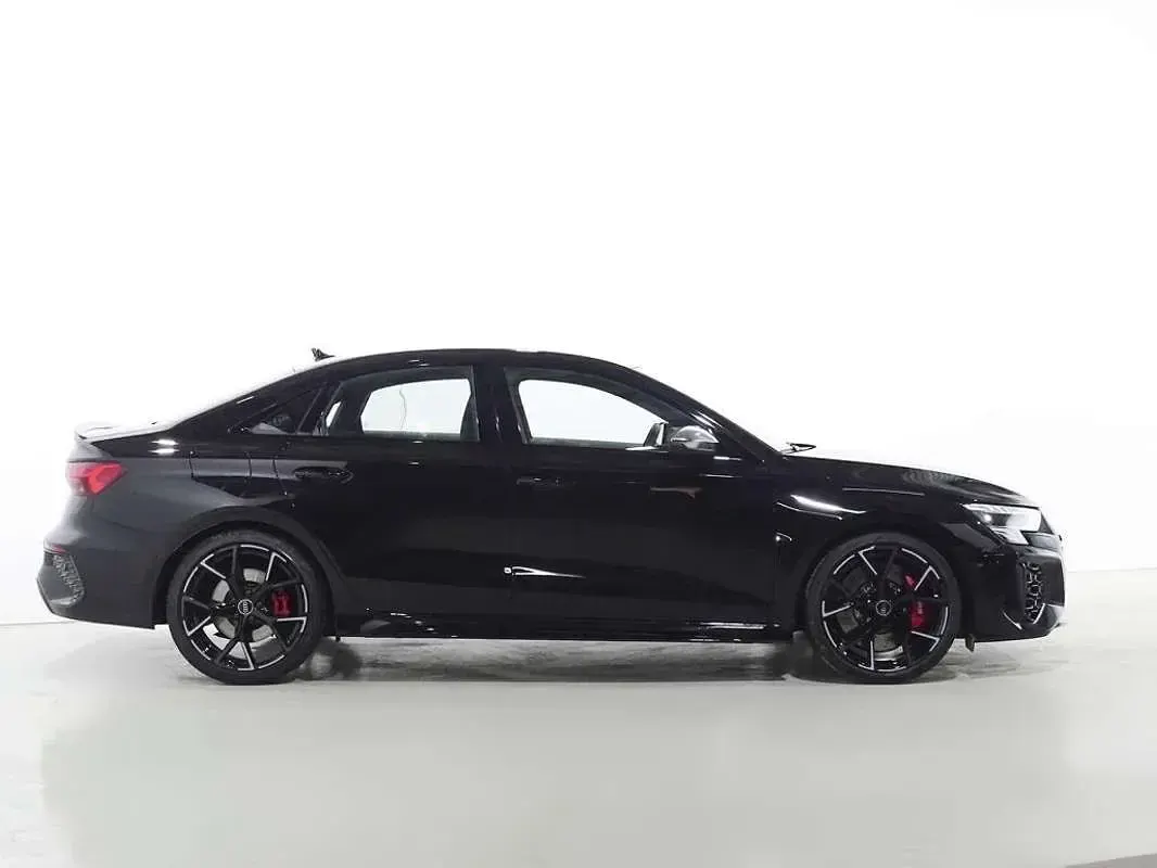 Usado Audi RS3 400 CV (294 kW) 2024 Negro Berlina