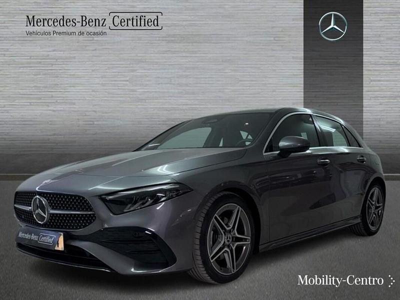 Usado Mercedes A180 AMG line 116 CV (85 kW) 2024 Gris montaña Utilitario