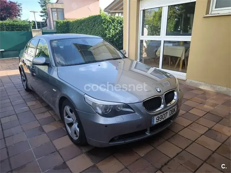 Usado BMW 530 193 CV (141 kW) 2004 Gris / plata Berlina