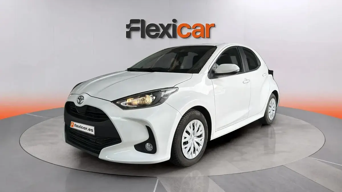 Usado Toyota Yaris Comfort 72 CV (52 kW) 2023 Blanco Utilitario