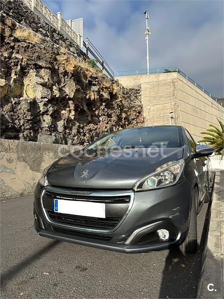 Usado Peugeot 208 Style 82 CV (60 kW) 2017 Gris / plata Utilitario