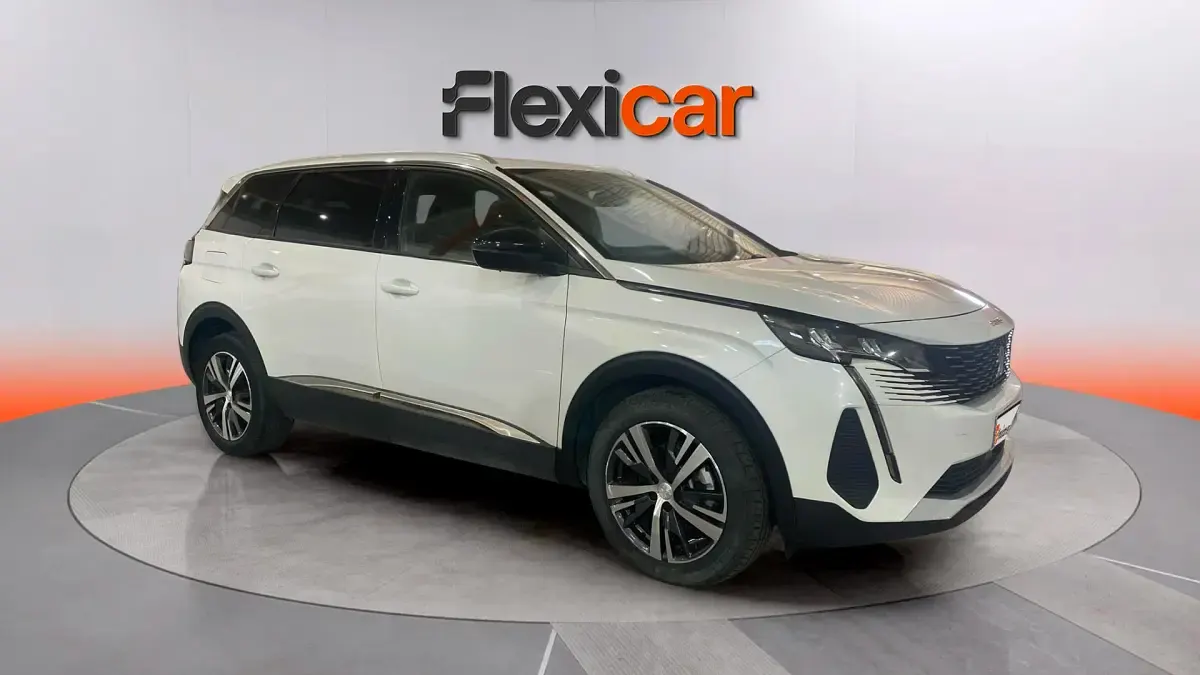 Usado Peugeot 5008 Allure 136 CV (100 kW) 2024 SUV