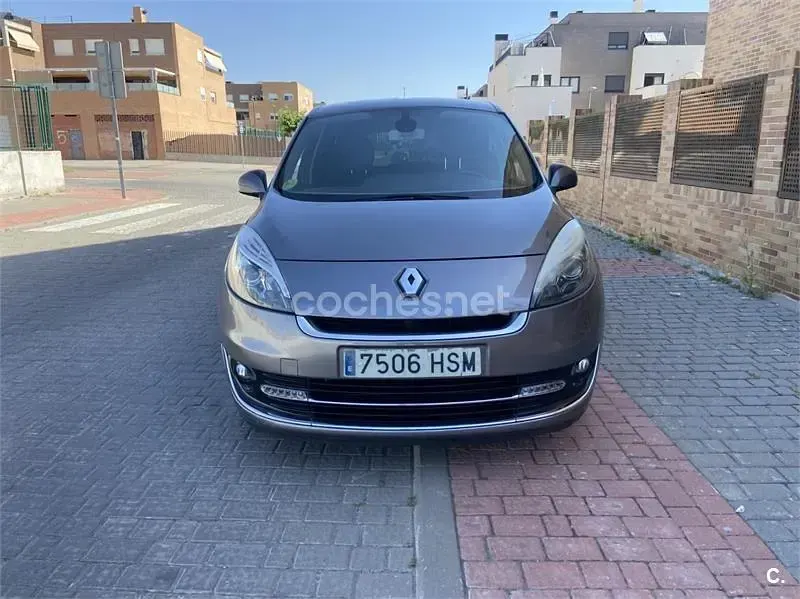 Usado Renault Grand Scénic III LIMITED 130 CV (95 kW) 2013 Gris / plata Monovolumen