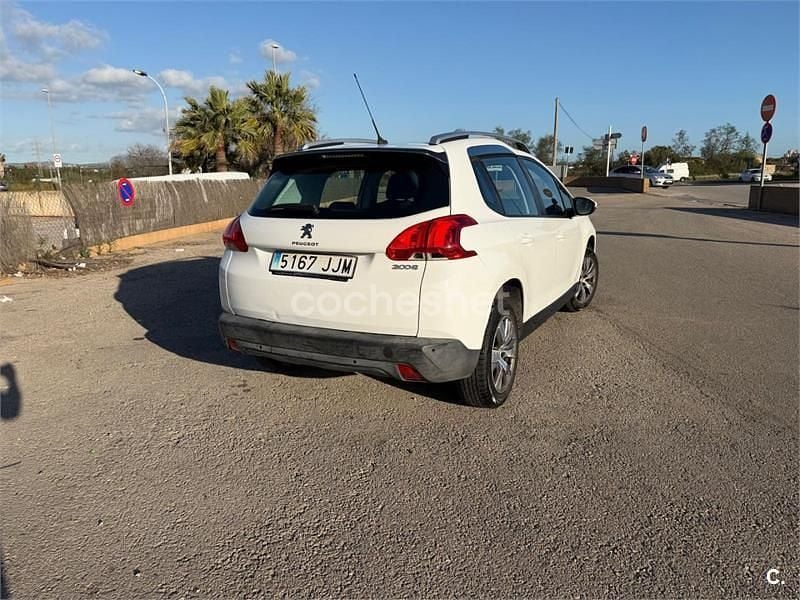 Usado Peugeot 2008 Active 82 CV (60 kW) 2015 Blanco SUV