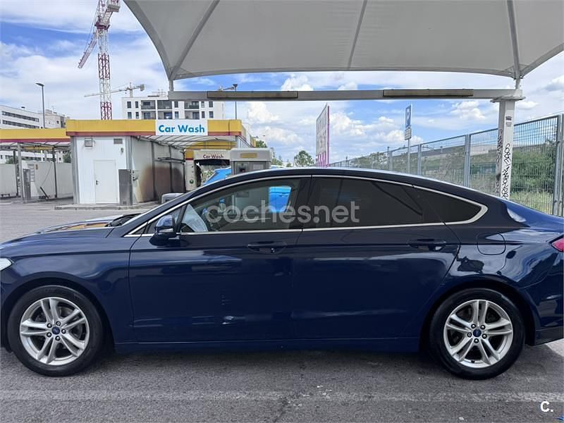 Usado Ford Mondeo Trend 160 CV (117 kW) 2017 Azul Berlina
