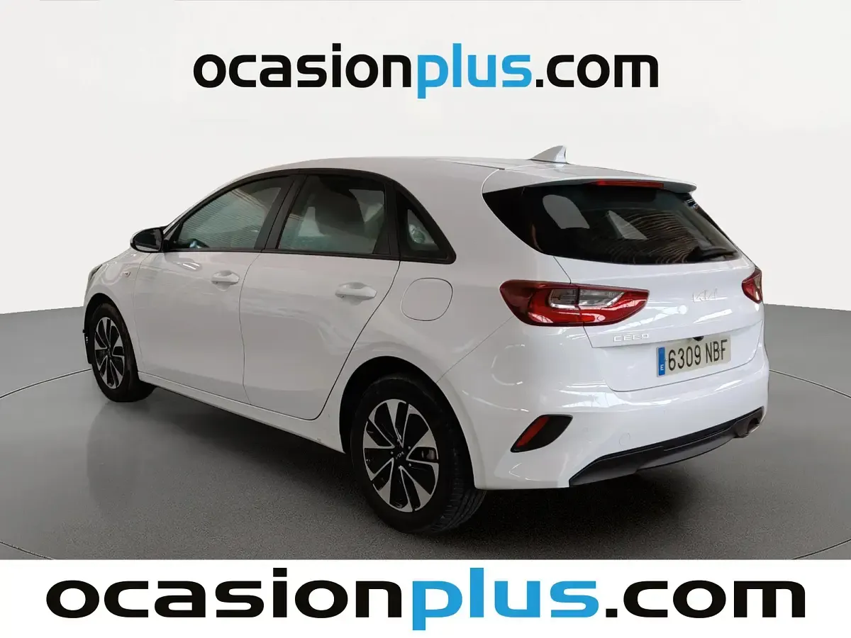 Usado Kia Ceed 101 CV (74 kW) 2025 Blanco Utilitario