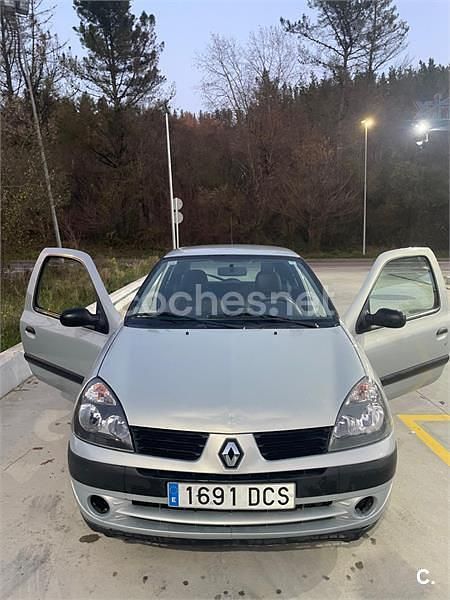 Usado Renault Clio II Dynamique 75 CV (55 kW) 2005 Gris / plata Berlina