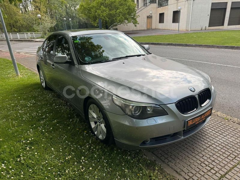Usado BMW 545 333 CV (244 kW) 2004 Gris / plata Berlina