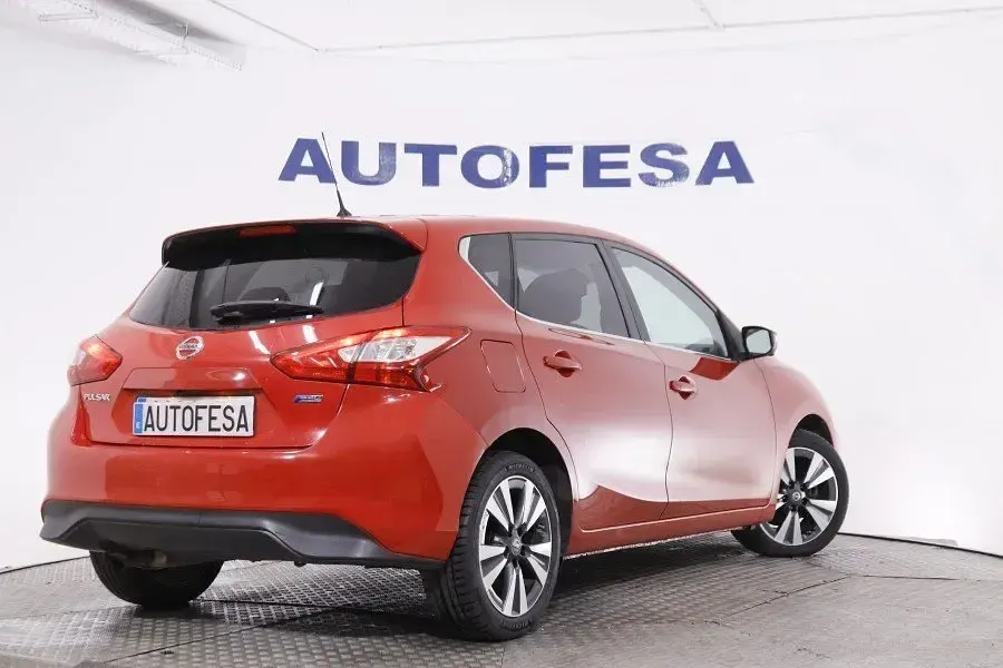 Usado Nissan Pulsar Tekna 110 CV (80 kW) 2015 Rojo Utilitario