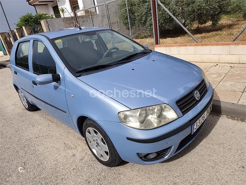 Usado Fiat Punto Dynamic 70 CV (51 kW) 2004 Azul Utilitario