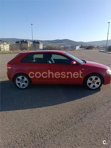 Usado Audi A3 Ambiente 140 CV (102 kW) 2007 Rojo Utilitario