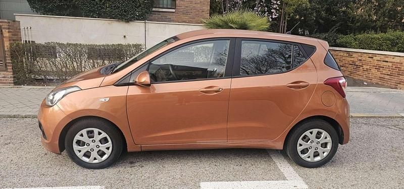 Usado Hyundai i10 67 CV (49 kW) 2014 Beige Utilitario