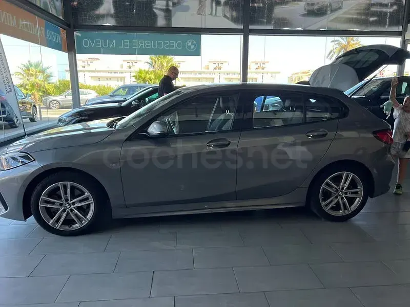 Usado BMW 118 Comfort Edition 150 CV (110 kW) 2024 Gris / plata Utilitario