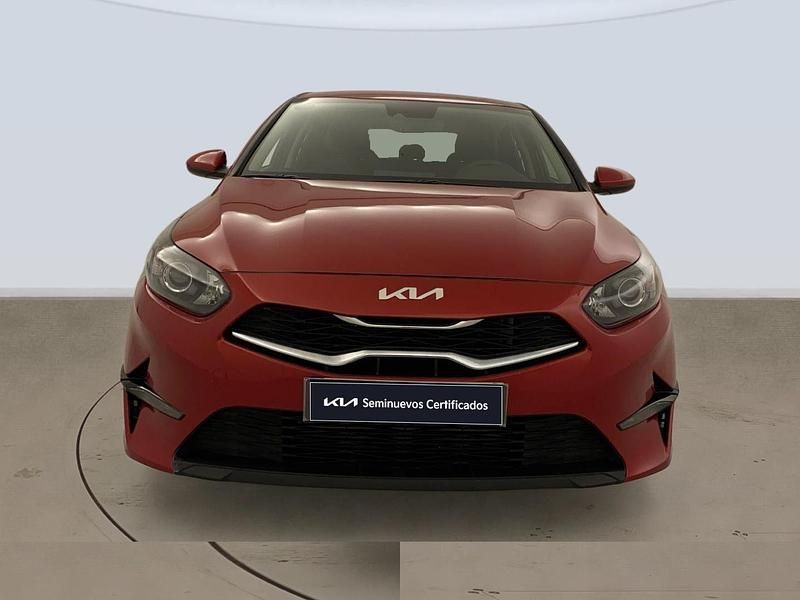 Usado Kia Ceed 100 CV (73 kW) 2023 Rojo Utilitario