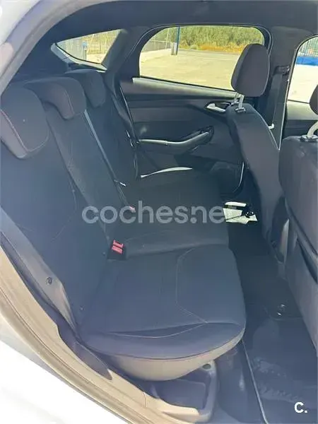 Usado Ford Focus ST-Line 120 CV (88 kW) 2017 Blanco Berlina
