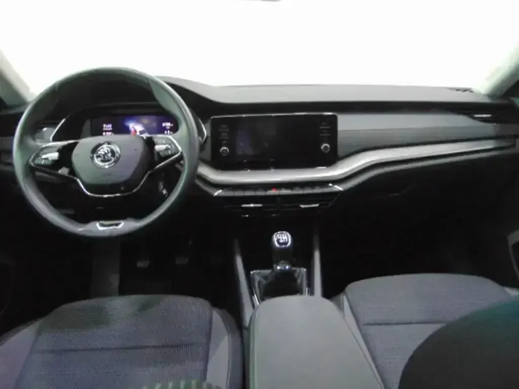 Usado Skoda Octavia Ambition 115 CV (84 kW) 2021 Blanco Familiar